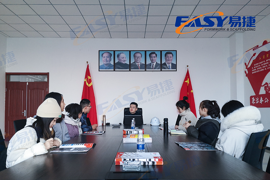 Aprendiendo en nuestra fábrica de andamios Ringlock